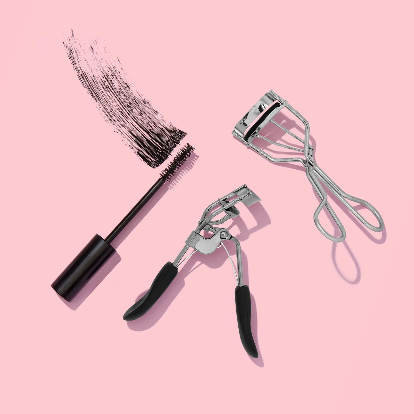 e.l.f. Pro Eyelash Curler, Vegan Makeup Tool, Creates Eye-Opening & Lifted Lashes, Lash Curler Includes Additional Rubber Replacement Pad - DivineLuxes